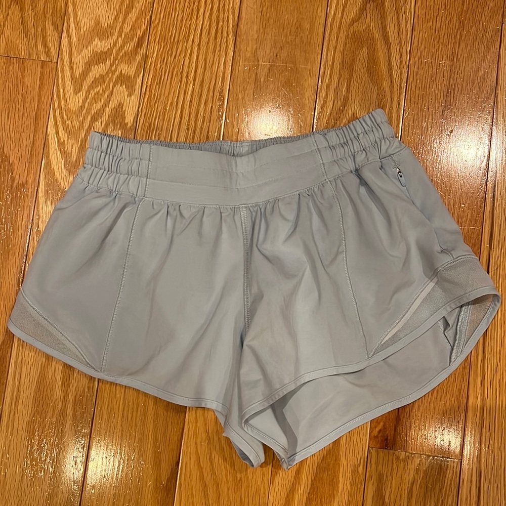 lululemon Hotty Hot short 2.5” size 4. Worn once.